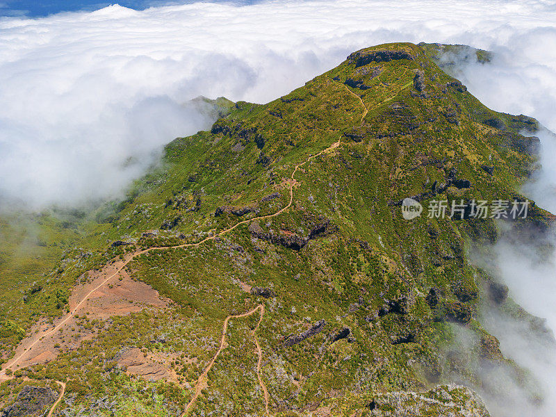 葡萄牙马德拉岛Pico Ruivo山峰航拍图